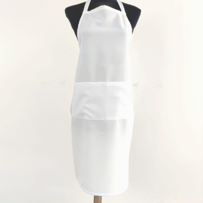 Avental branco com bolso frontal num manequim preto