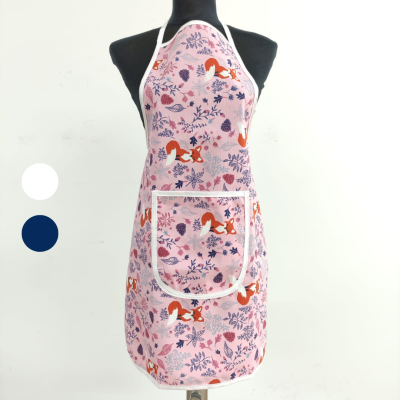 Avental cor-de-rosa com estampado de raposas e folhas, bolso frontal branco