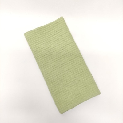 Toalha verde clara com padrão quadriculado