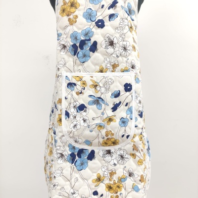 Avental de tecido floral azul, amarelo e cinzentos com bolso