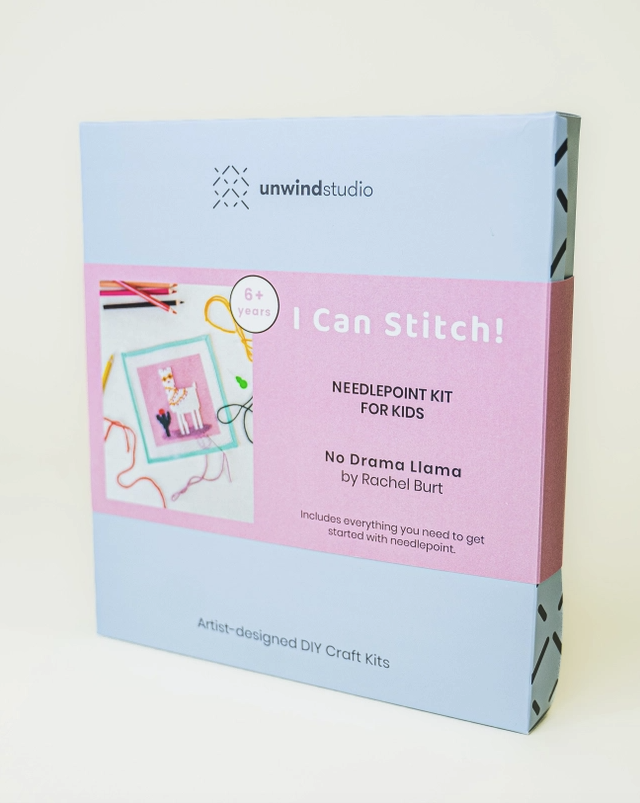 "RAINBOW UNICORN ORNAMENT KIT" UNWIND STUDIO Kit de ponto de agulha para crianças I Can Stitch No Drama Llama em caixa azul clara com etiqueta rosa