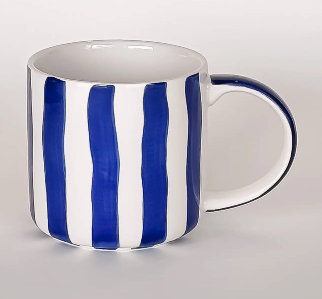 CANECAS STRIPE - MAGAZIN MINORI Caneca cerâmica com riscas azuis e brancas