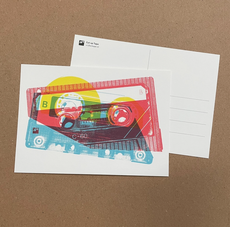 RISO PRINT FITAS MISTAS - CORTE - IMPRESSÃO ÁUDIO RETRO VRIJFORMAAT Postais com ilustração de fitas cassete coloridas sobrepostas