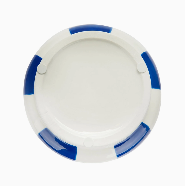 VASO EM CERÂMICA AZUL EM FORMA DE BOIAS EMPILHADAS BALVI prato de cerâmica branco com franjas azuis na borda