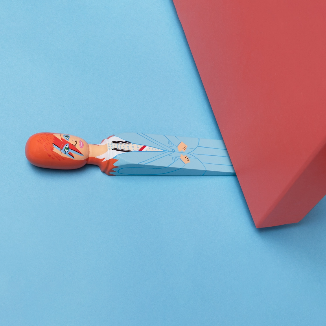 Door Stopper - David Bowie (Major Dave - Blue Outfit) WEDGIE Batente de porta de madeira pintado com figura estilizada colorida de pessoa