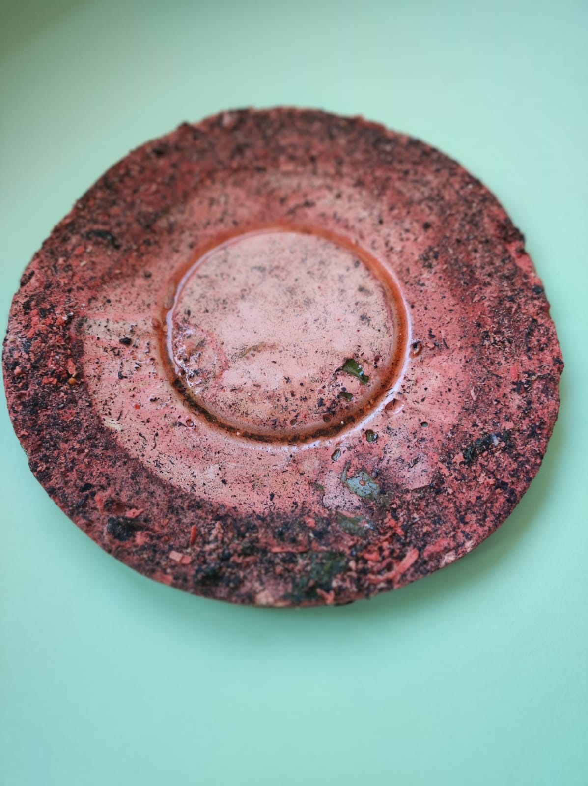 PRATO DE BASE PARA FRANCESINHA "TABLEWARE FOR ISOLATION" MARQUES MARQUES Prato cerâmico rústico vermelho texturizado