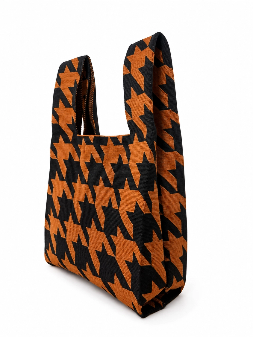 MALA DE MALHA - PIED-DE-POULE- LARANJA M - TOKEII KNIT STUDIO Mala de tecido laranja e preta com padrão pied-de-poule