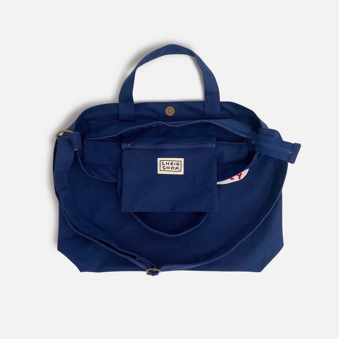 BOLSA "THE MOON MAKES US CRAZY" - DAVID SHRIGLEY Mala de tecido azul escuro com bolso frontal e alça ajustável
