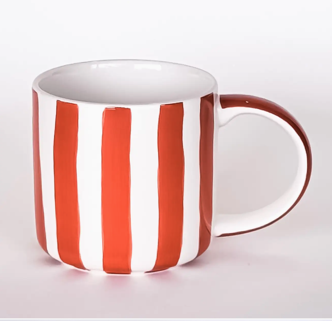 CANECAS STRIPE - MAGAZIN MINORI Caneca de cerâmica branca com riscas vermelhas