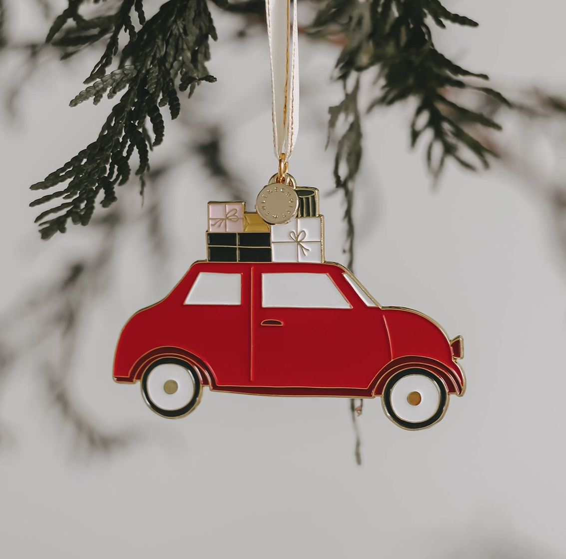 Tree Ornaments "Car" EULENSCHNITT Enfeite de Natal carro vermelho com presentes no tejadilho pendurado