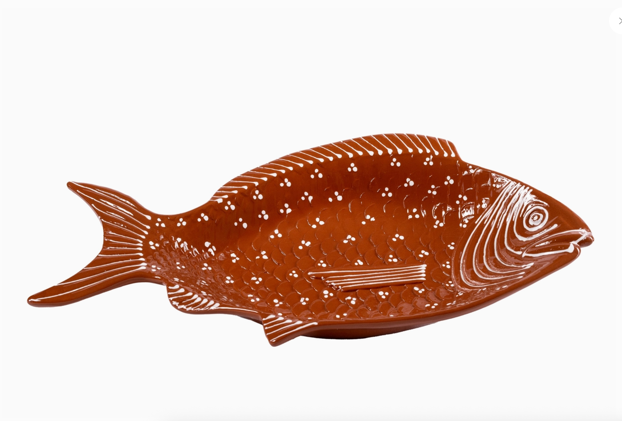 TRAVESSA FUNDA "PEIXES Nº1" SOCERAMICA Prato cerâmico castanho em forma de peixe com pintura branca