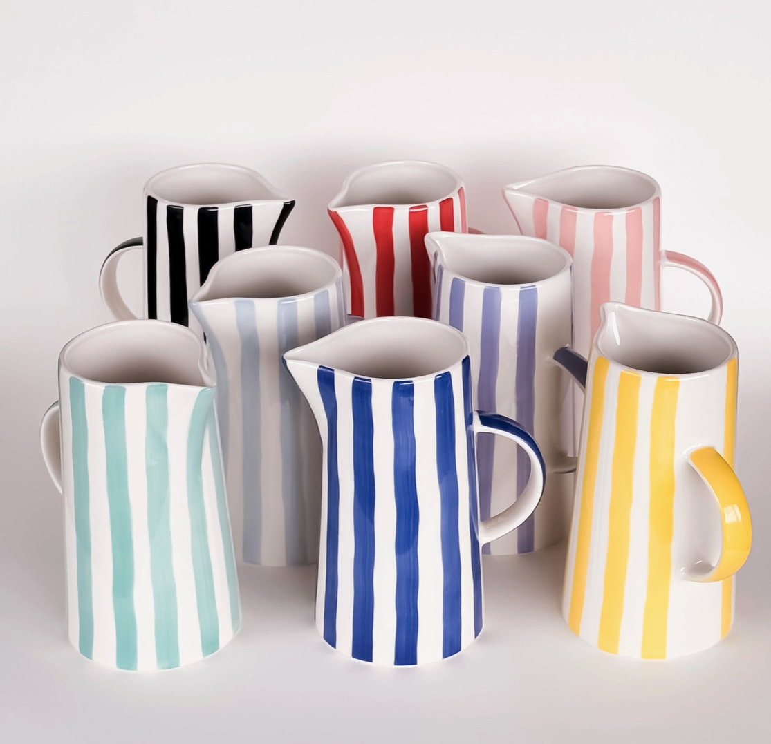 JARRA "KANNE STRIPE" MAGAZIN MINORI Jarros de cerâmica com riscas verticais coloridas