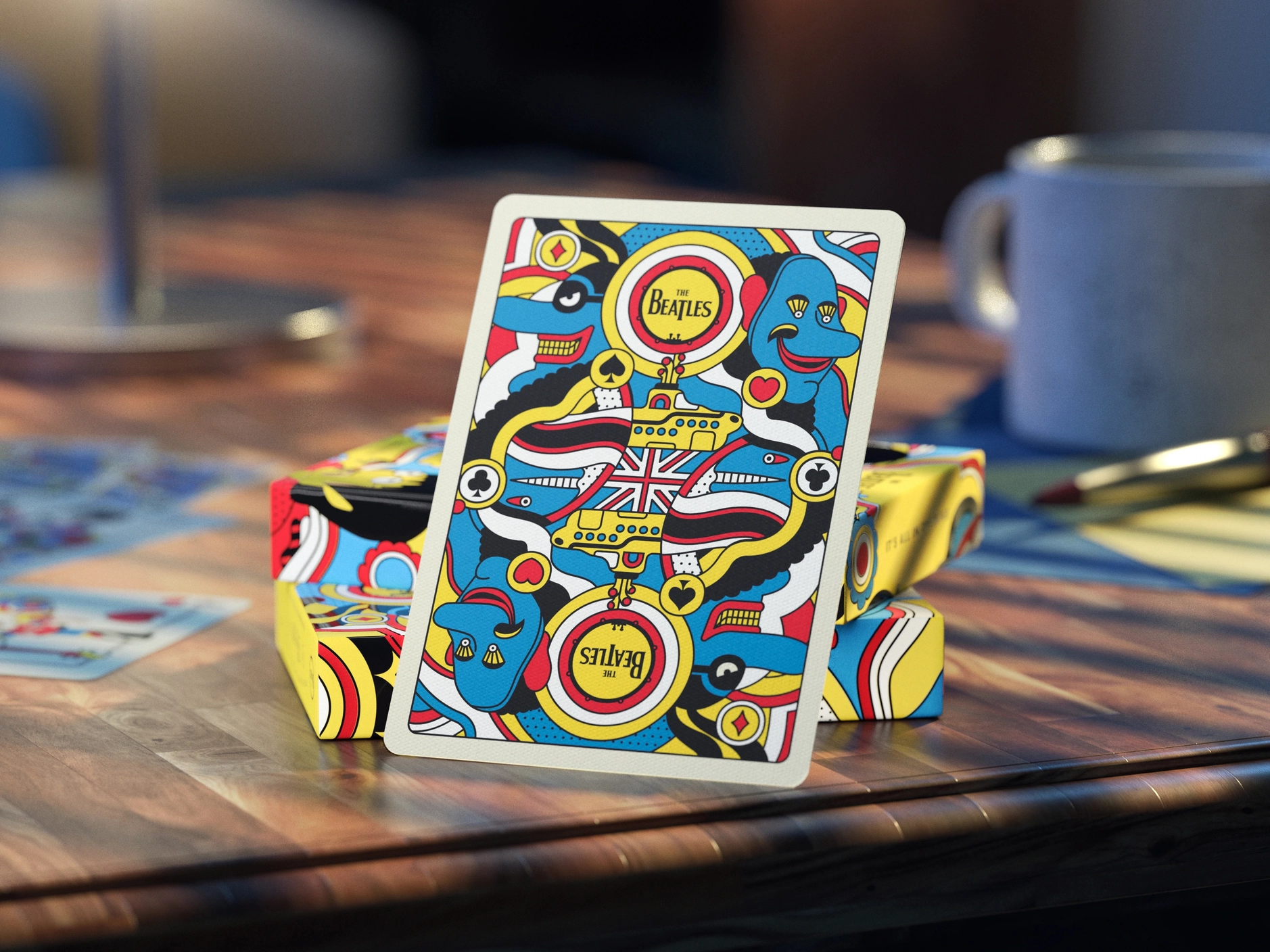 BARALHO DE CARTAS "YELLOW SUBMARINE, THE BEATLES " THEORY11 CARDSHOUSE Carta do baralho estampada com padrão colorido e texto THE BEATLES