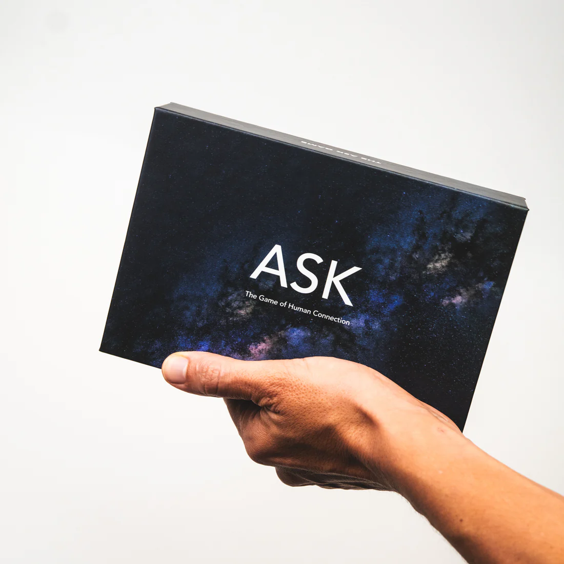 JOGO "THE ASK GAME - ENGLISH/PORTUGUÊS" ASK Caixa preta com texto branco ASK The Game of Human Connections