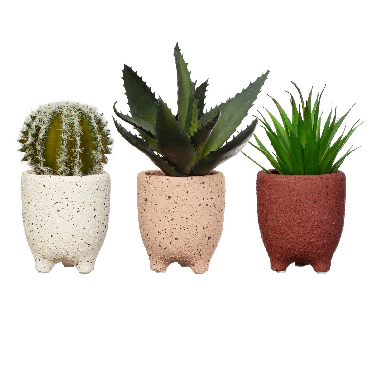 Conjunto de três vasos de cerâmica com plantas artificiais em fundo branco