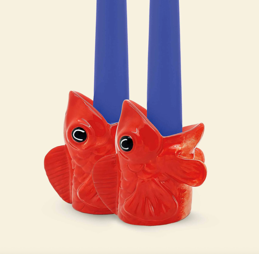 CANDLEHOLDER SET "FISHES FOR DISHES" DONKEY Candeeiros com base de cabeça de peixe vermelha e velas azuis altas