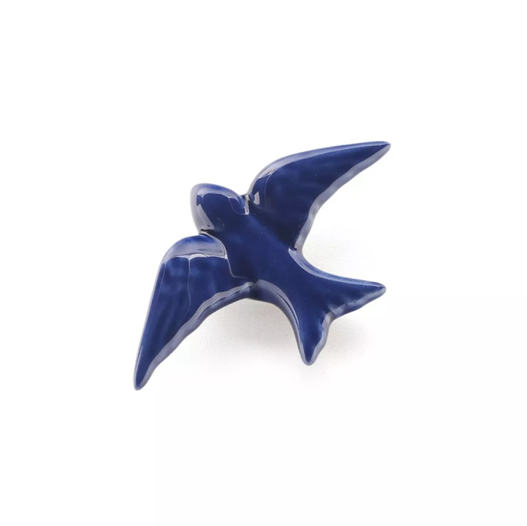 GLAZED COBALT BLUE SWALLOW CASA ATLANTICA Peça decorativa azul em forma de pássaro com acabamento brilhante