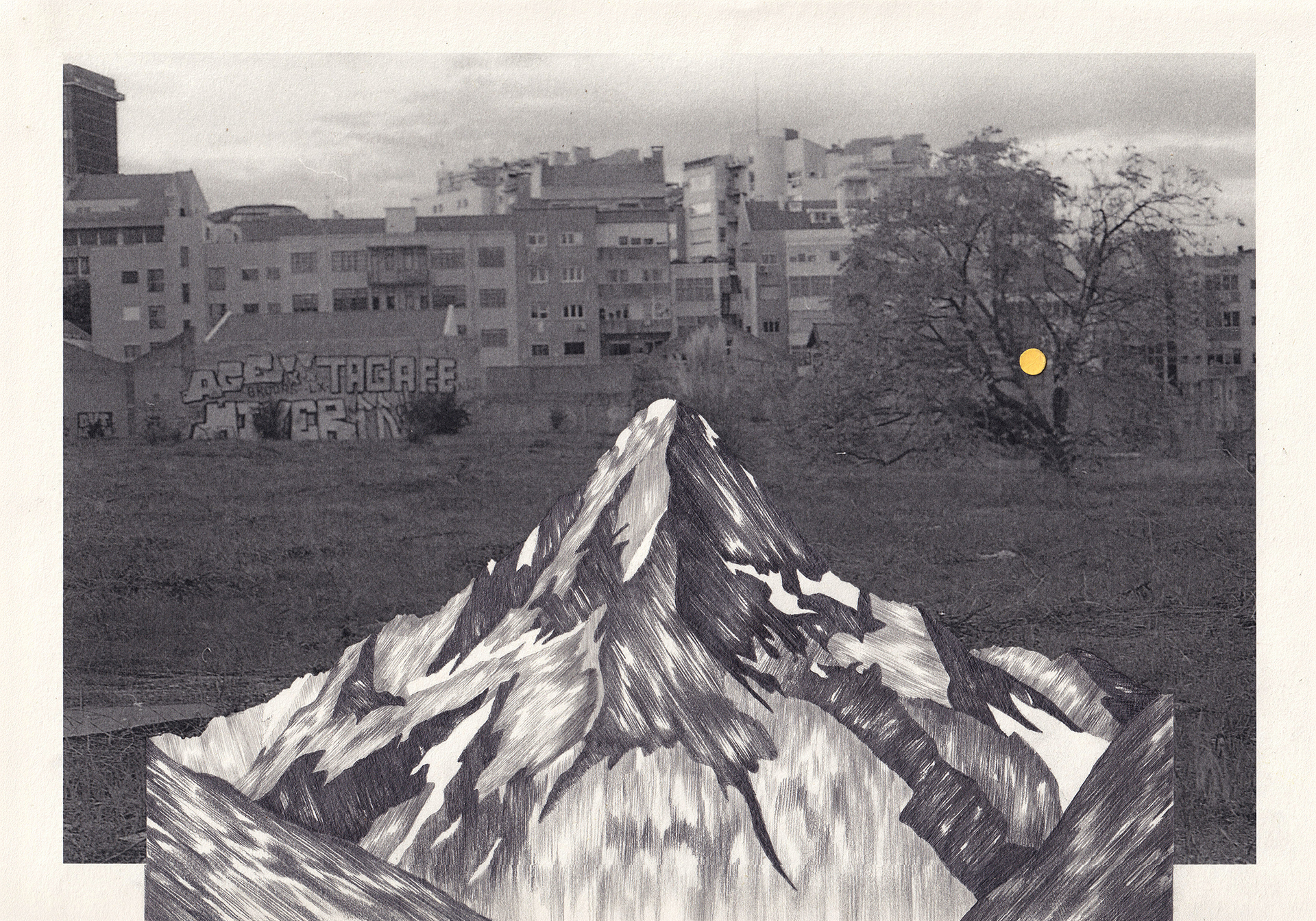 ORIGINAL "TOPOGRAFIAS" CLÁUDIA SALGUEIRO E MARIA JOÃO JERÓNIMO Montagem artística em preto e branco de uma colina desenhada sobre um cenário urbano com grafite em mural.