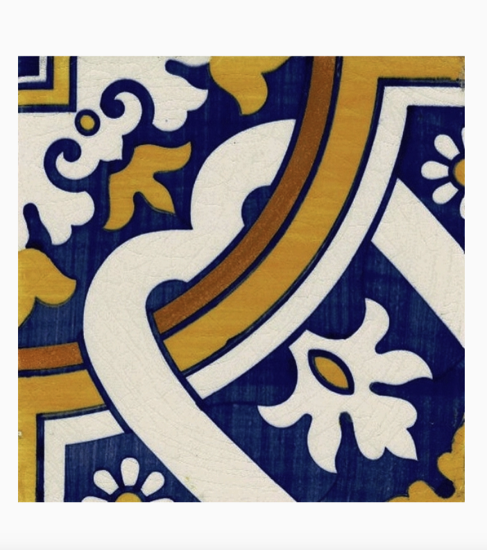 "AZULEJO PORTUGUÊS - CEDOFEITA" - UNWIND STUDIO Azulejo decorativo azul, amarelo e branco com padrão geométrico e floral
