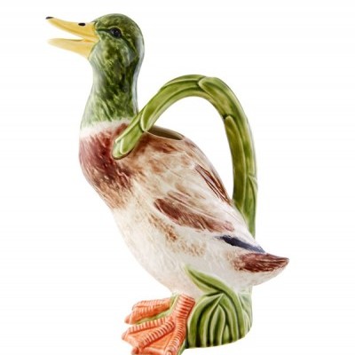 Jarro de cerâmica em forma de pato com cores naturais e pega verde