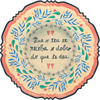 Prato decorativo com padrão floral e frase em português no centro.