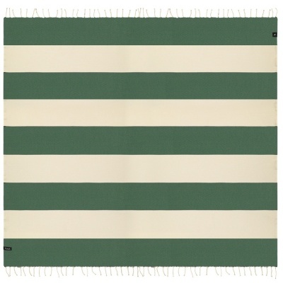 Tapete de riscas verdes e creme com franjas