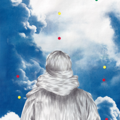 Figura de costas com casaco cinza diante de céu azul com nuvens e pontos coloridos