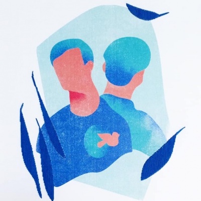 Ilustração abstrata de duas figuras humanas em azul e rosa com folhas azuis