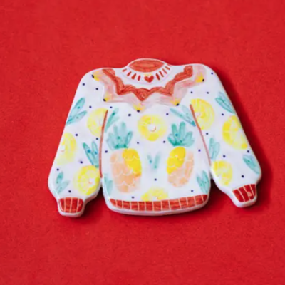 Broche de camisola com padrão de ananases e círculos amarelos