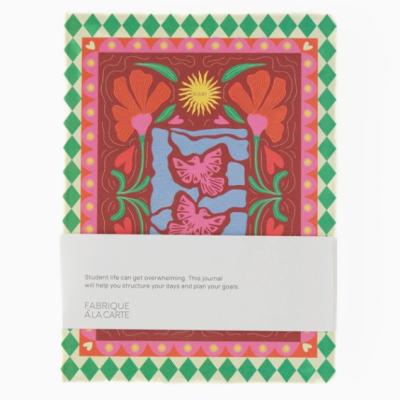 Caderno floral colorido com borboletas e faixa branca com texto