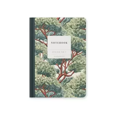 Caderno com capa decorada com árvores verdes e texto NOTEBOOK DESIGN NO.7 EVERGREEN