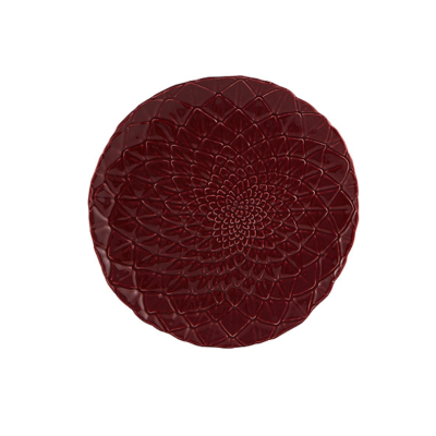 Prato redondo vermelho escuro com padrão geométrico em relevo