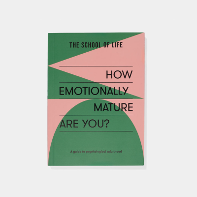 Livro com capa verde e rosa, texto preto 'HOW EMOTIONALLY MATURE ARE YOU?'.