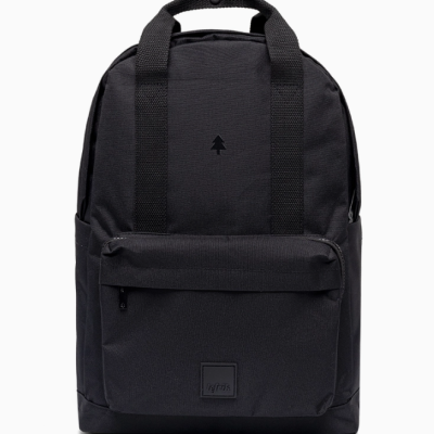 Mochila preta com bolso frontal e logótipo lyfris