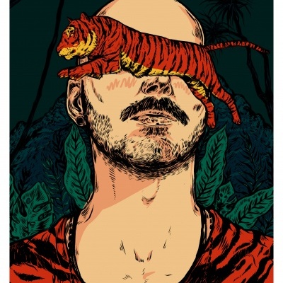 Ilustração de homem careca com tigre vermelho a cobrir os olhos, fundo tropical escuro