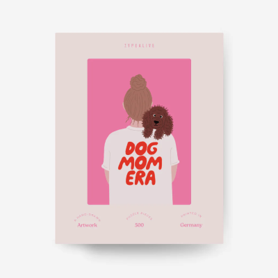 Caixa de quebra-cabeças com ilustração de mulher de costas com camisola branca e cão castanho no ombro