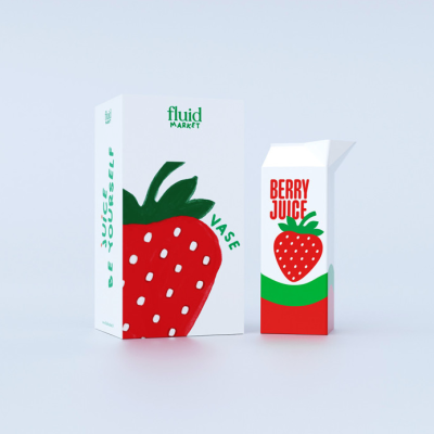 Caixa com morango e embalagem de sumo Berry Juice ao lado