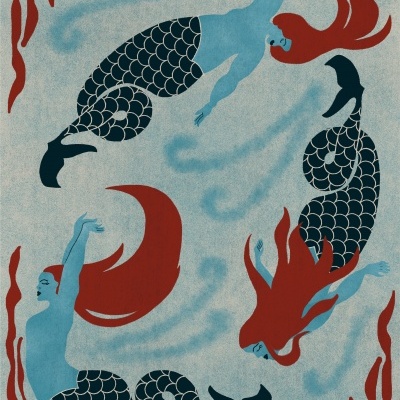 Ilustração colorida de três sereias com caudas de escamas e cabelos vermelhos num fundo azul com algas vermelhas