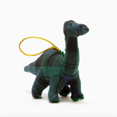 Brinquedo dinossauro de tecido xadrez verde e azul escuro com cordão amarelo para pendurar.