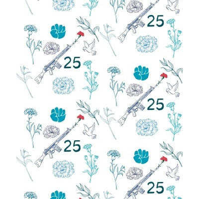 Padrão repetitivo com armas, flores, aves e o número 25