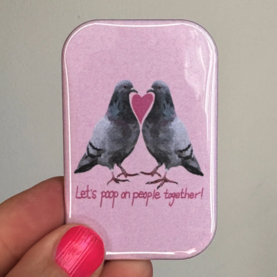 Cartão cor-de-rosa com duas pombas e texto