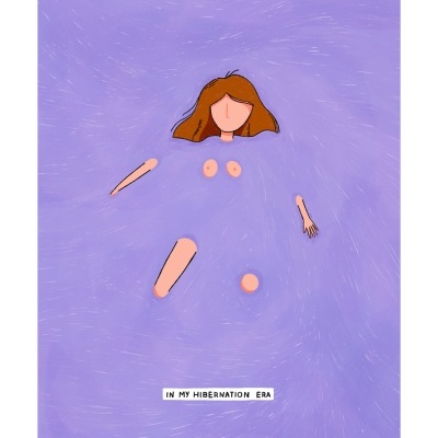 Ilustração de figura feminina em fundo roxo com texto IN MY HIBERNATION ERA