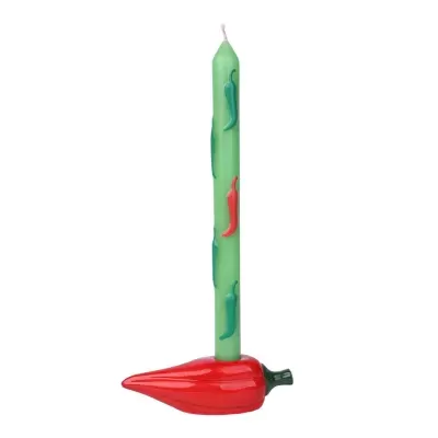 Vela verde decorada com pimentos e suporte de pimento vermelho