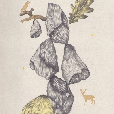 Desenho artístico com pedras texturizadas cinzentas, folhas e cervo amarelo num fundo claro