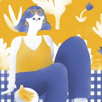 Ilustração personagem sentada em toalha xadrez com roupa amarela e azul segurando prato com banana.