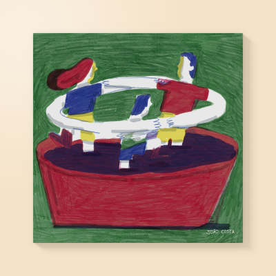 Pintura de uma família estilizada sentada num sofá vermelho com fundo verde.
