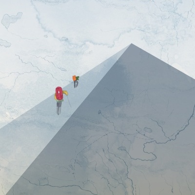 Duas pessoas com mochilas coloridas a caminhar numa superfície com padrão de mapa e sombra triangular grande