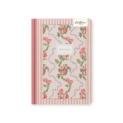 Caderno rosa às riscas com decoração floral e a palavra NOTES na capa.