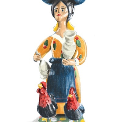 Estatueta colorida de mulher com chapéu azul e galinhas em base colorida