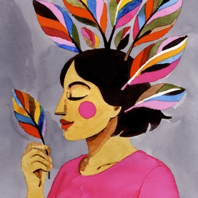 Ilustração de mulher com penas coloridas na cabeça e segurando uma pena, fundo cinzento.